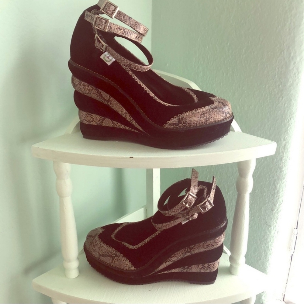 MISS L FIRE platforms